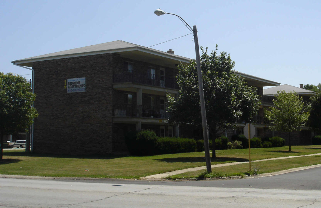 West Wind Village in Zion, IL - Building Photo