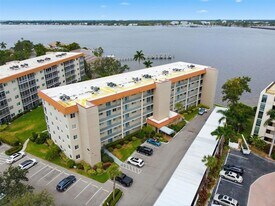 1600 1st Ave W, Unit 304A in Bradenton, FL - Building Photo