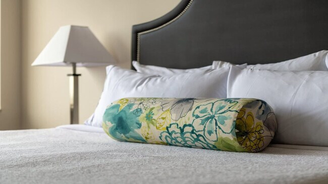 1555 Elm St-Unit -FL0-ID231596P in Dallas, TX - Building Photo - Building Photo