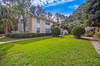 341 W Coleman Blvd in Mount Pleasant, SC - Foto de edificio - Building Photo
