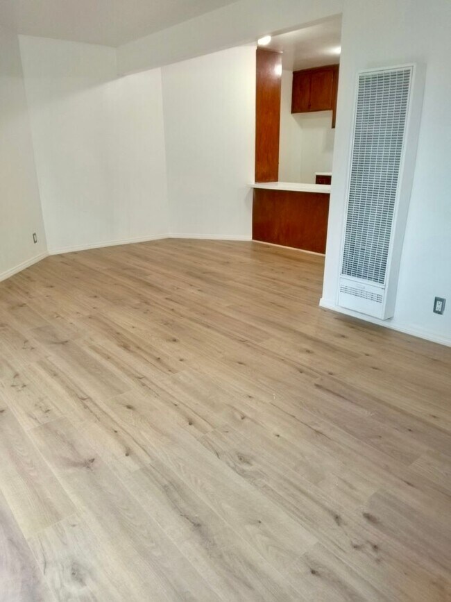 6416 Woodley Ave in Los Angeles, CA - Building Photo - Building Photo