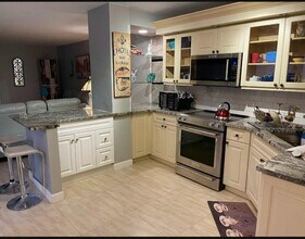 801 S Ocean Dr in Hollywood, FL - Building Photo - Building Photo