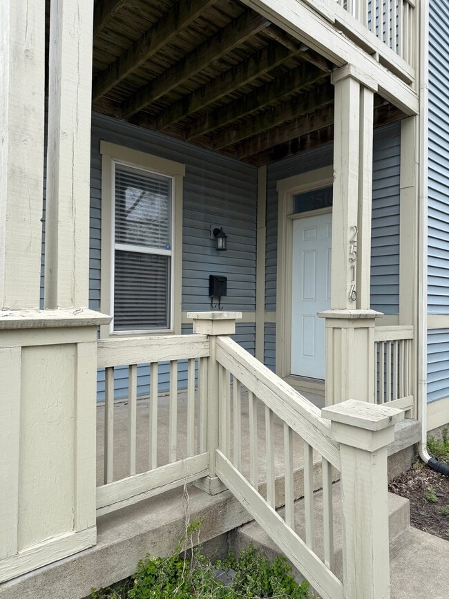 2516 N College Ave in Indianapolis, IN - Foto de edificio - Building Photo