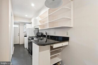 966 Mt Olivet Rd NE in Washington, DC - Foto de edificio - Building Photo