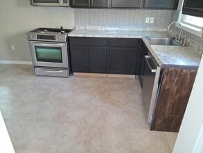 2319 Glengariff Dr in Dallas, TX - Foto de edificio - Building Photo