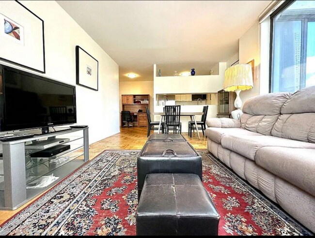 62 W 62nd St in New York, NY - Building Photo - Building Photo