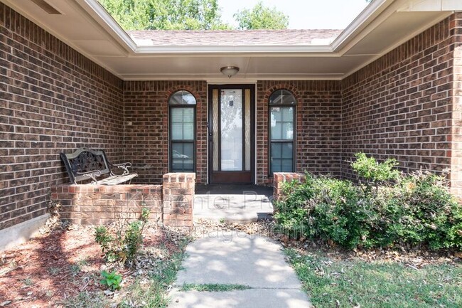 328 Magnolia Blossom Ln in Yukon, OK - Building Photo - Building Photo