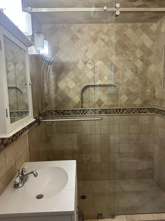 10640 Gridley Rd in Santa Fe Springs, CA - Building Photo - Building Photo