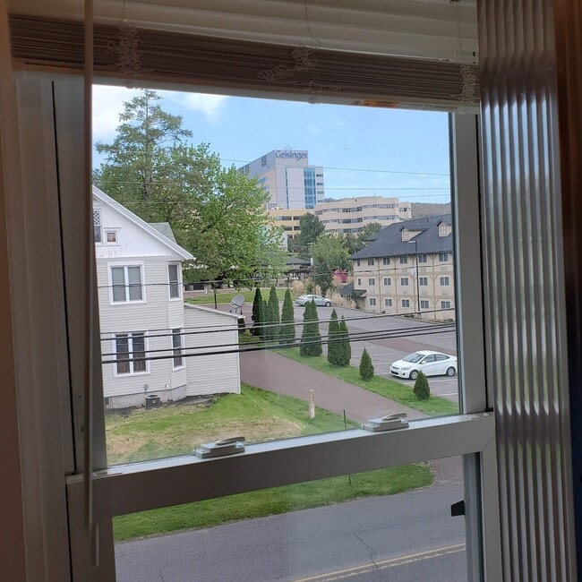 686 Bloom Rd in Danville, PA - Building Photo - Building Photo