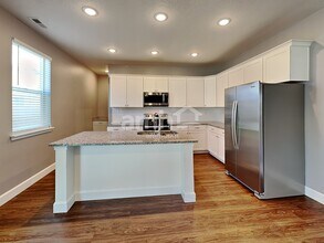 2373 Buckskin Way in Eagle Mountain, UT - Foto de edificio - Building Photo