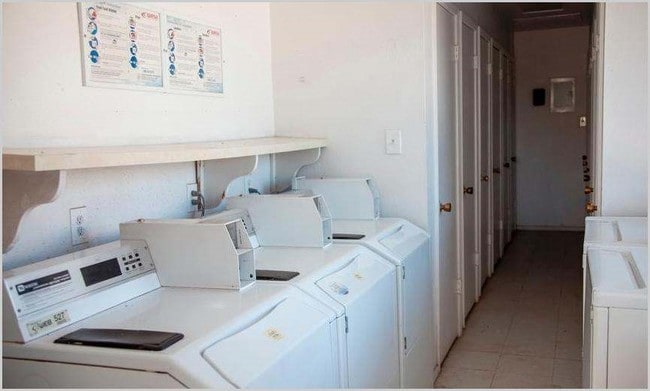 Pacifica Manor in Yuma, AZ - Building Photo - Building Photo