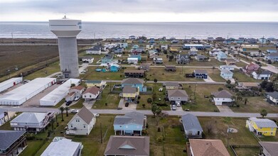 16522 Jean Lafitte Rd in Jamaica Beach, TX - Building Photo - Building Photo