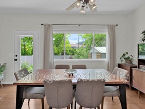445-445 Yates Rd in Kelowna, BC - Building Photo - Building Photo