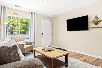 27990 Gratiot Ave in Roseville, MI - Building Photo - Building Photo