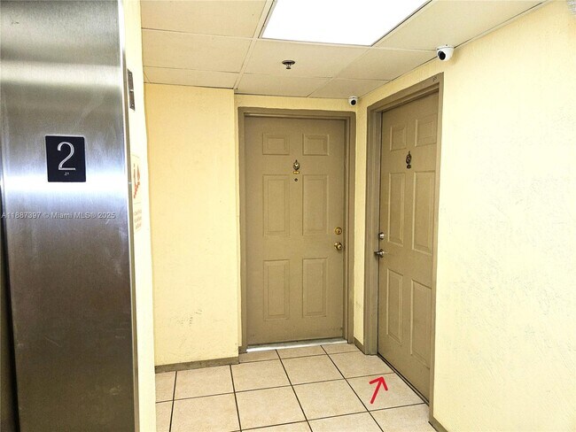 437 SW 7th St, Unit 201 in Miami, FL - Foto de edificio - Building Photo