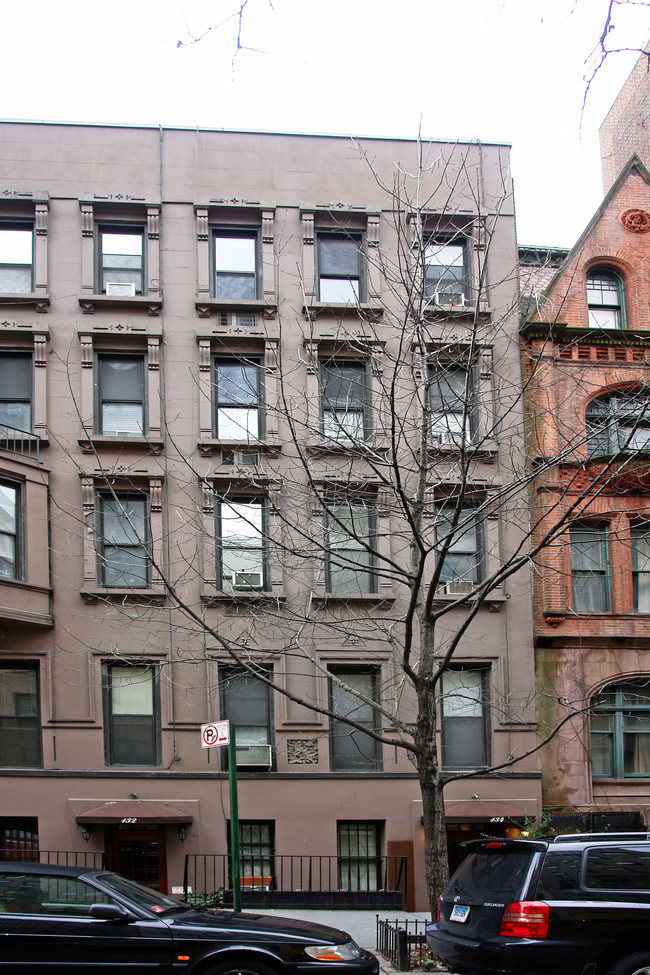 134 W 71st St in New York, NY - Building Photo - Building Photo