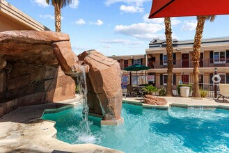 4350 Paradise Rd in Las Vegas, NV - Foto de edificio - Building Photo