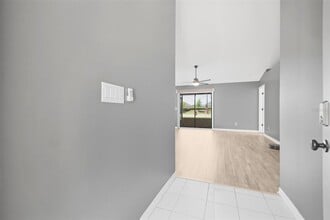 14 Westmoreland Dr in Palm Coast, FL - Foto de edificio - Building Photo