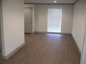 9820 Park Ln Pl in Dallas, TX - Building Photo - Building Photo