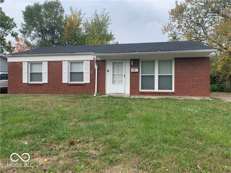 8106 Laughlin Dr in Indianapolis, IN - Building Photo