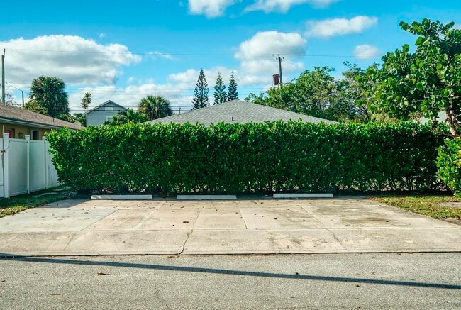 property at 915 S N St