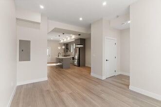 758 Coopland Crescent in Kelowna, BC - Building Photo - Building Photo