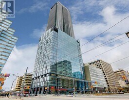 488 University Ave in Toronto, ON - Building Photo