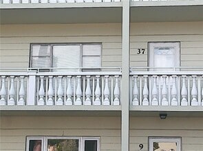 2459 Columbia Dr in Clearwater, FL - Building Photo - Building Photo