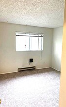 8746 NE Glisan St in Portland, OR - Foto de edificio - Building Photo