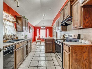 212 Cambridge Dr in Midwest City, OK - Building Photo - Building Photo