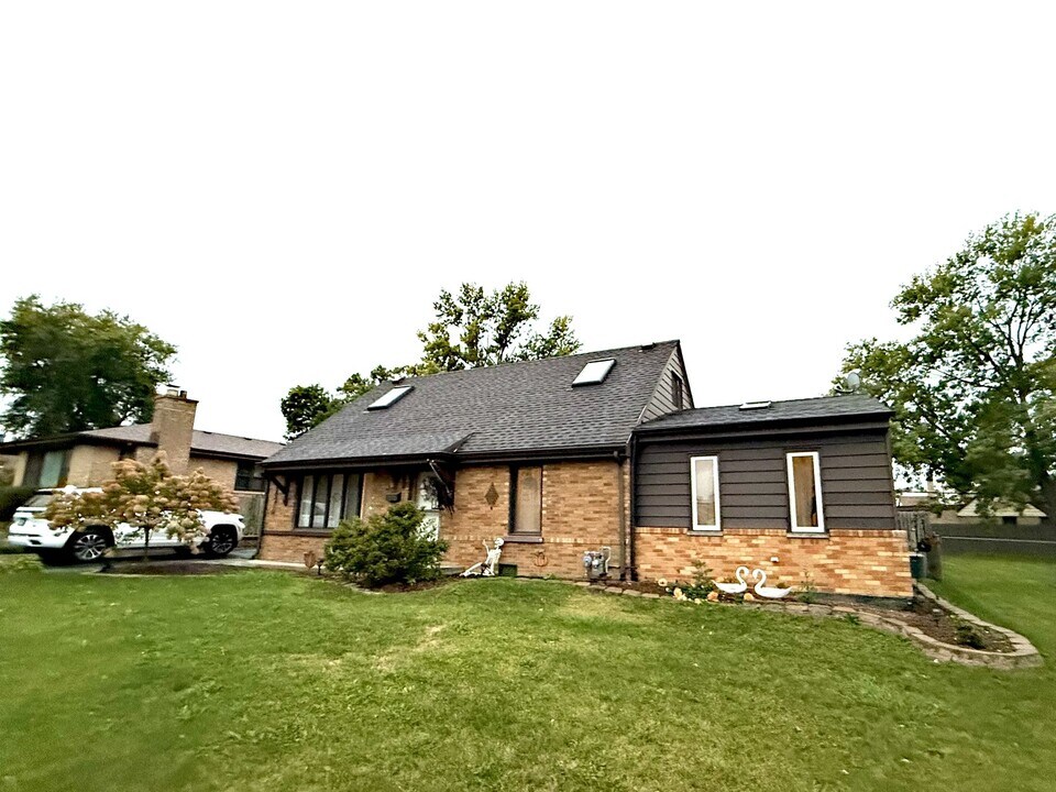 10740 Monitor Ave in Chicago Ridge, IL - Building Photo