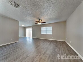 309 Regal Park Dr in Valrico, FL - Building Photo - Building Photo