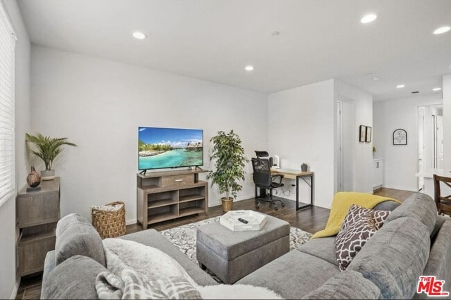 4720 E Washington Ave in Orange, CA - Building Photo - Building Photo