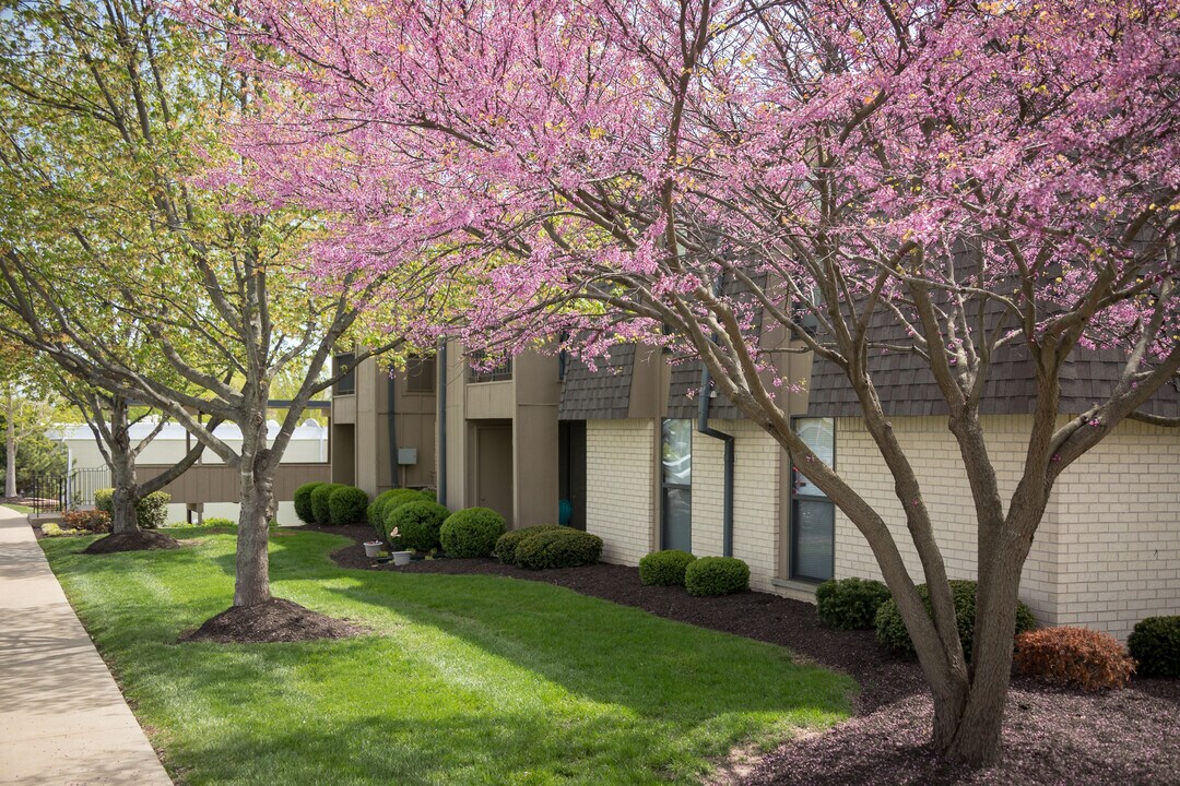 Chesterfield Place Apartments in Chesterfield, MO - Building Photo