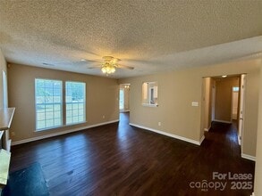 7037 Breeders Cup Cir in Charlotte, NC - Building Photo - Building Photo