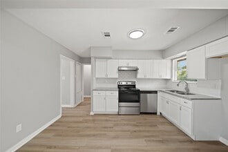 5870 Reed Rd in Houston, TX - Building Photo - Building Photo