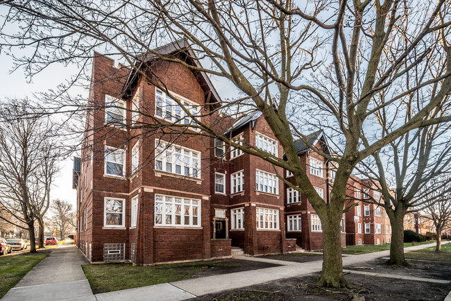 10901 S Vernon in Chicago, IL - Foto de edificio - Building Photo