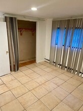 1077 Martinstein Ave in Bay Shore, NY - Foto de edificio - Building Photo