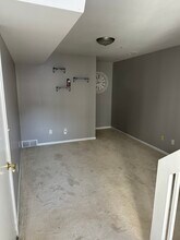 49467 Pointe Xing in Plymouth, MI - Foto de edificio - Building Photo