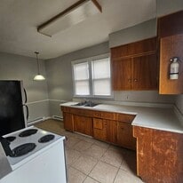 221 E 11th St in Anderson, IN - Building Photo