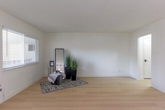 Hacienda Hamilton in Campbell, CA - Building Photo - Interior Photo