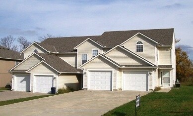 1201 Pebblecreek Dr in Warrensburg, MO - Building Photo