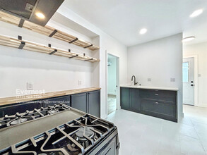 3048 Guirado St in Los Angeles, CA - Building Photo - Building Photo