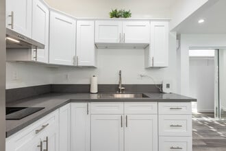 1102 Centinela Ave in Santa Monica, CA - Foto de edificio - Building Photo