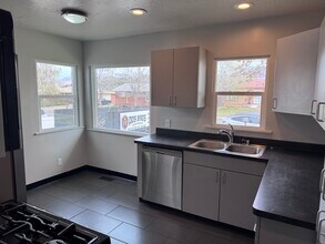 3879 S 2050 W in Roy, UT - Foto de edificio - Building Photo