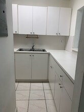 6055 W 19th Ave in Hialeah, FL - Building Photo - Building Photo