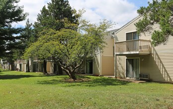Hamptons in Germantown, MD - Foto de edificio - Building Photo