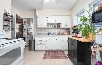 14926 Delaware Ave, Unit 14926 UPPER UNIT in Lakewood, OH - Foto de edificio - Building Photo