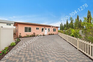 11488 Bellatrix Ct in San Diego, CA - Building Photo