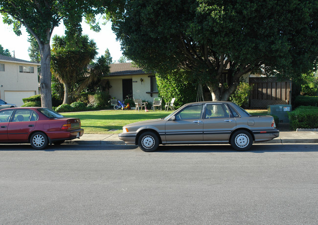 1034 Valerian Way in Sunnyvale, CA - Building Photo - Building Photo